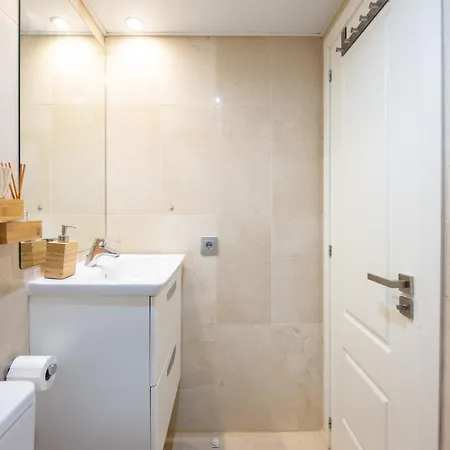 Modern Next To The Beach, Pets Friendly Apartamento