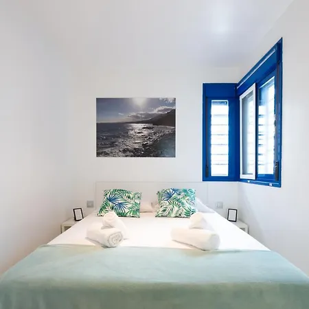 Modern Next To The Beach, Pets Friendly Apartment